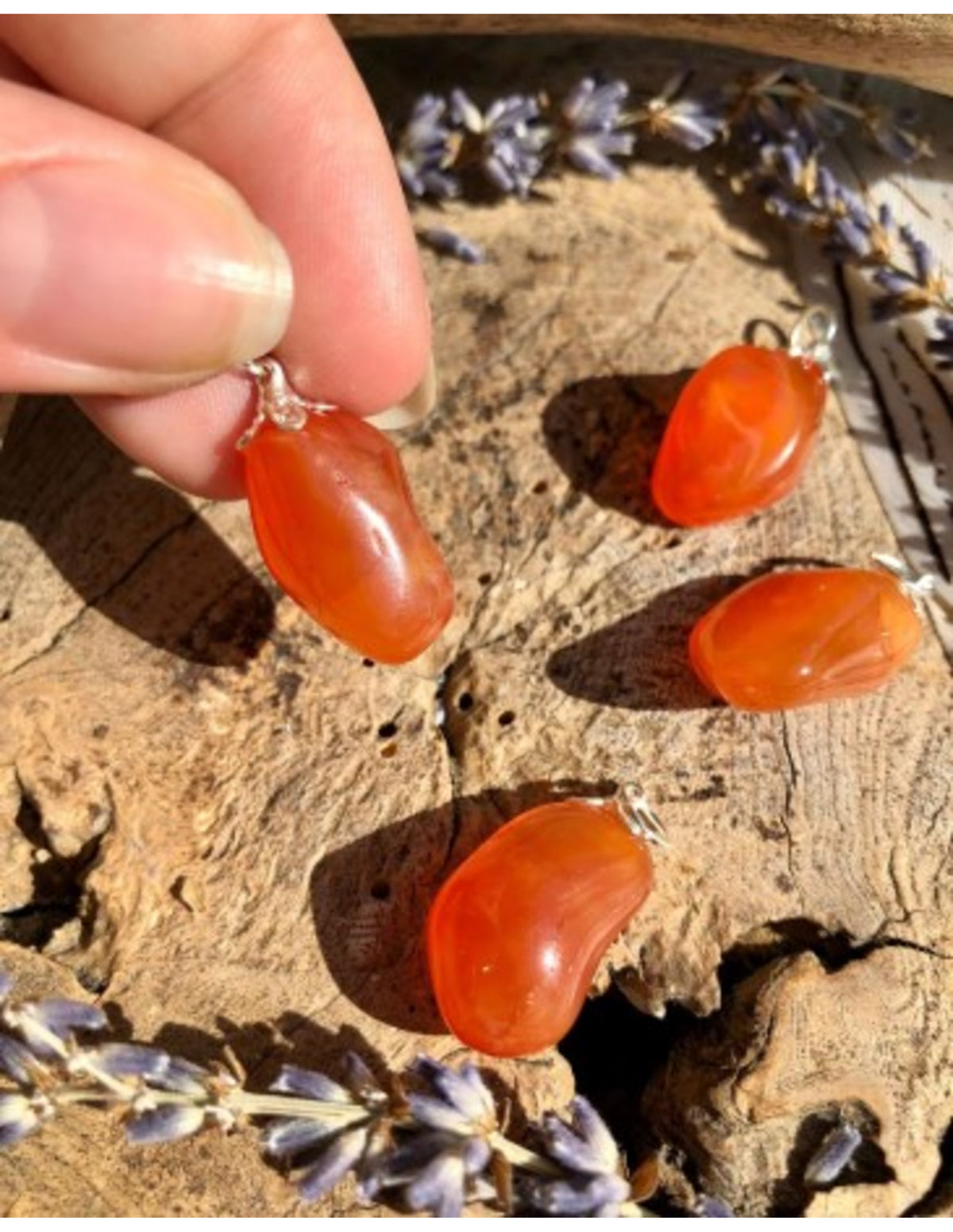 Karneol hänge, orange till röd sten