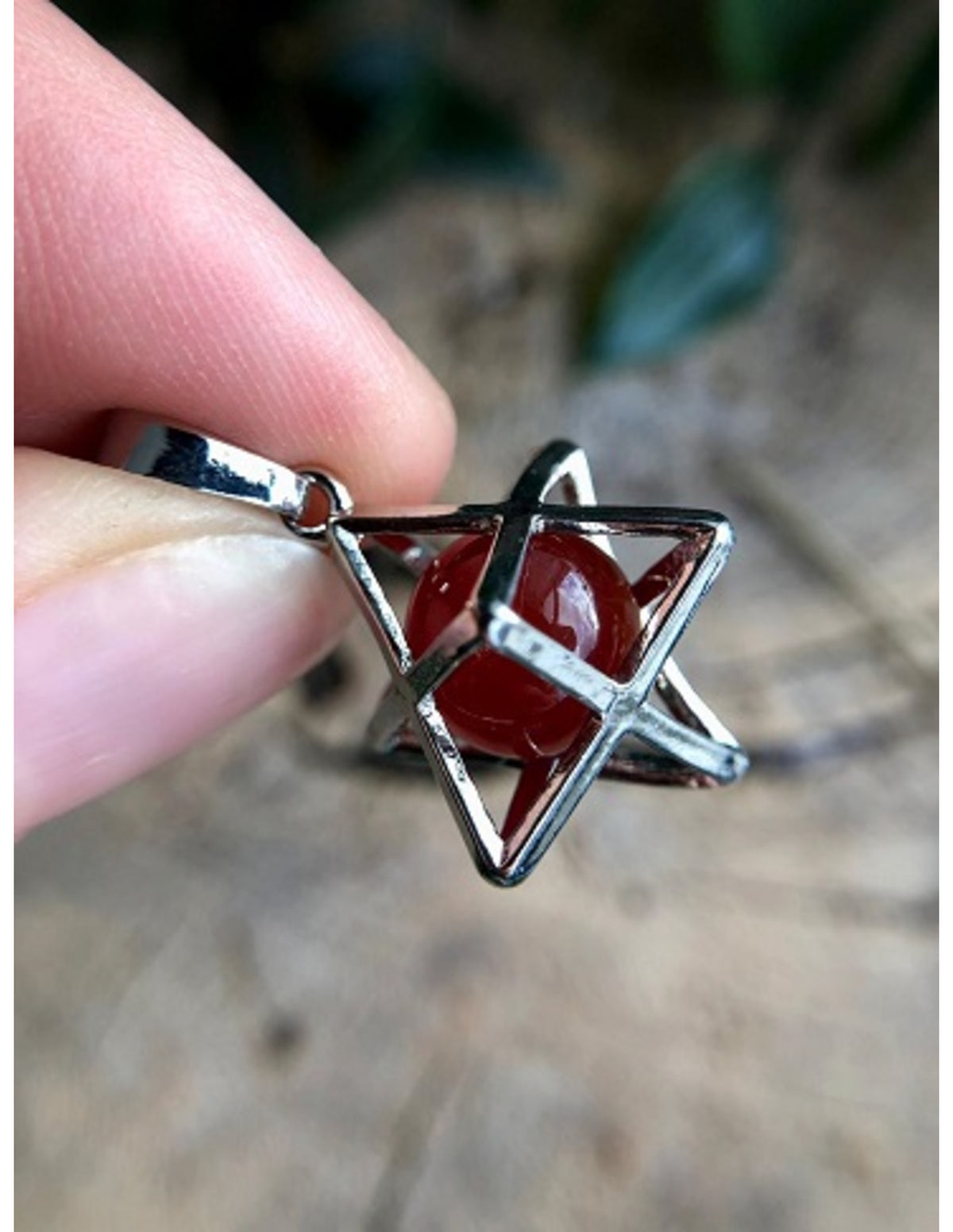 Karneol merkabah hänge med stenkula, 2,5 cm