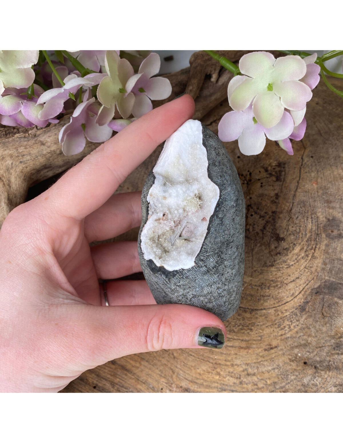 Kalcedon geod, 8,5 cm, nr 08 (255 g)