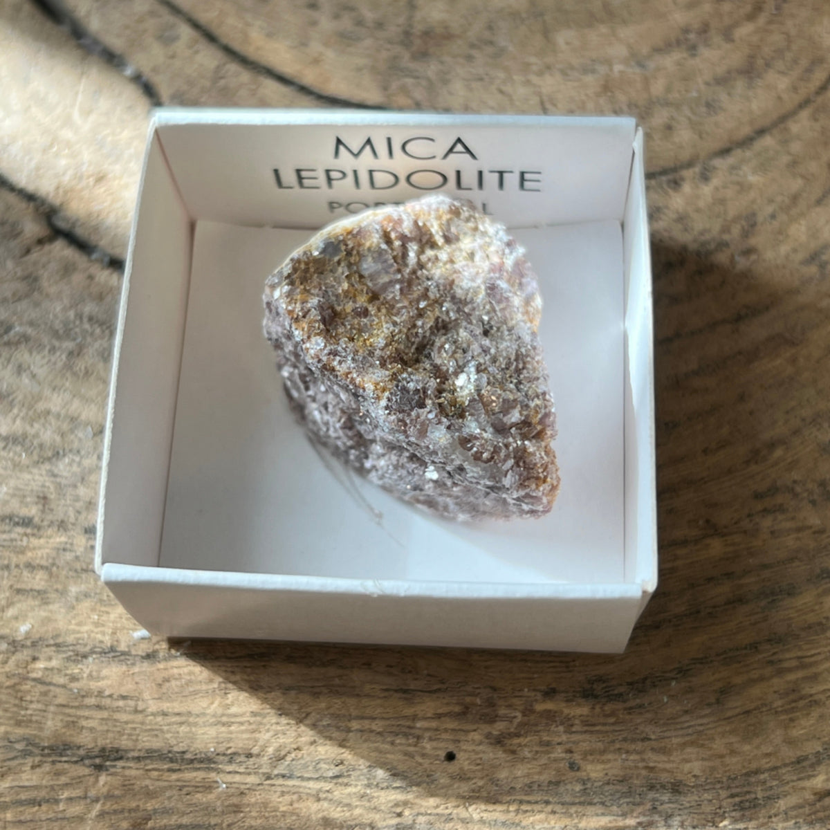Lepidolit med glimmer i ask, små bitar, 4 x 4 cm