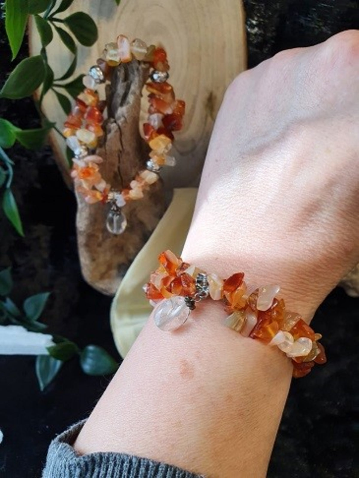 Karneol armband med dubbla rader splitstenar