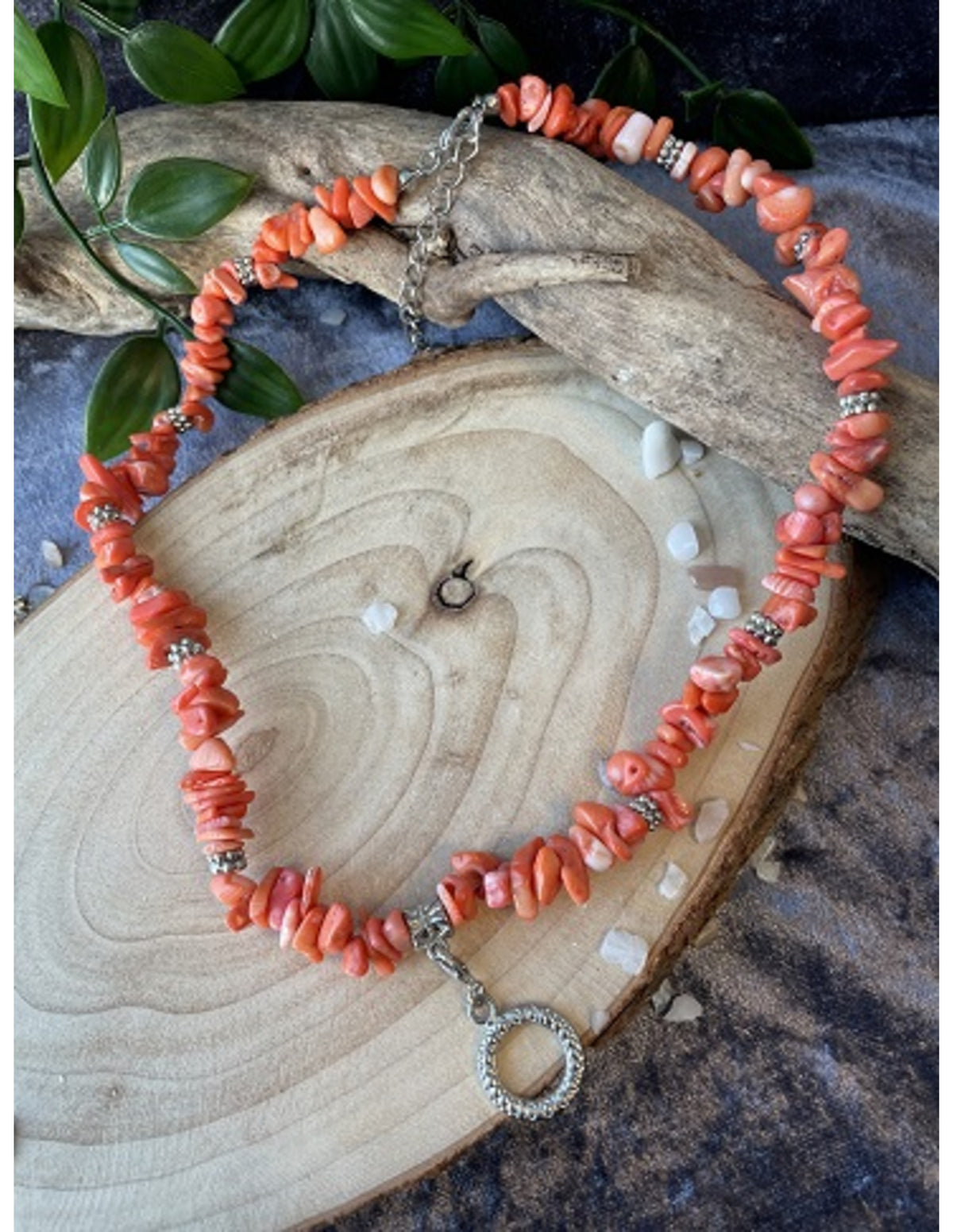 Korall halsband (imitation), ljus, med rund berlock, 45 cm