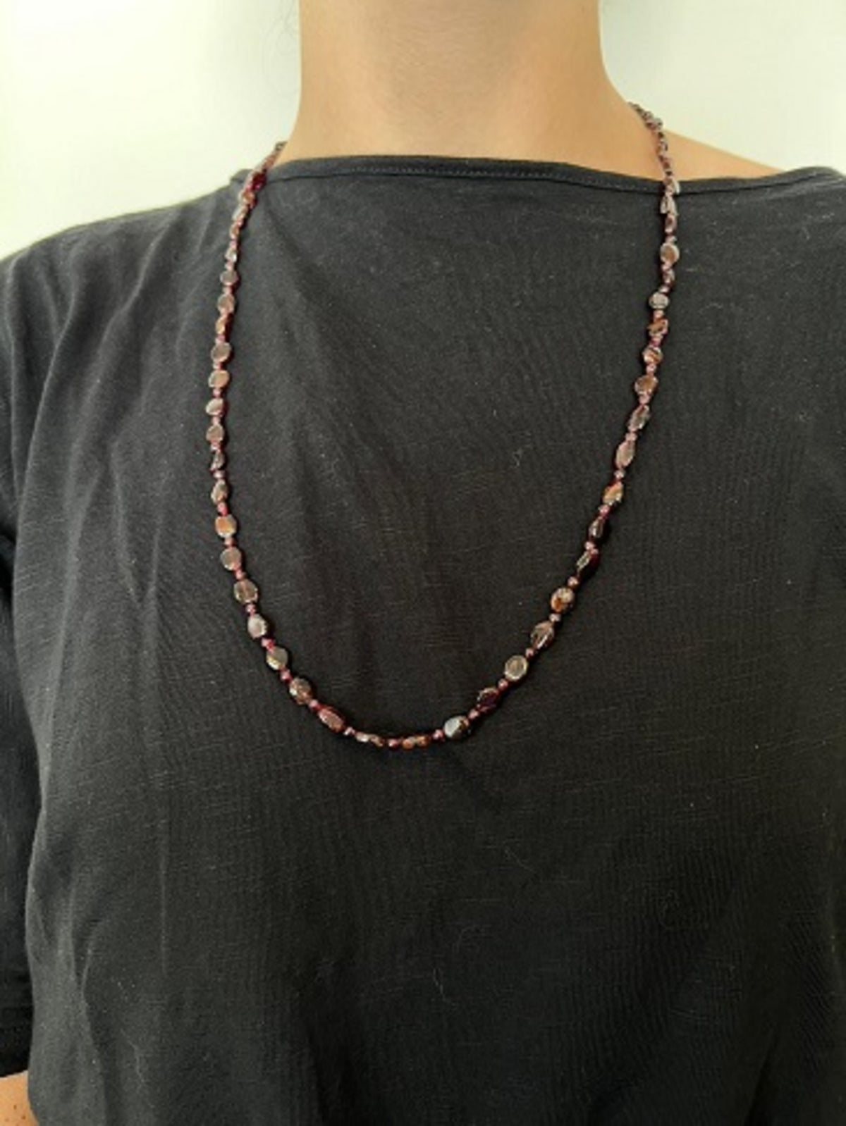 Granat halsband, långt, ovala och runda kulor, 70 cm