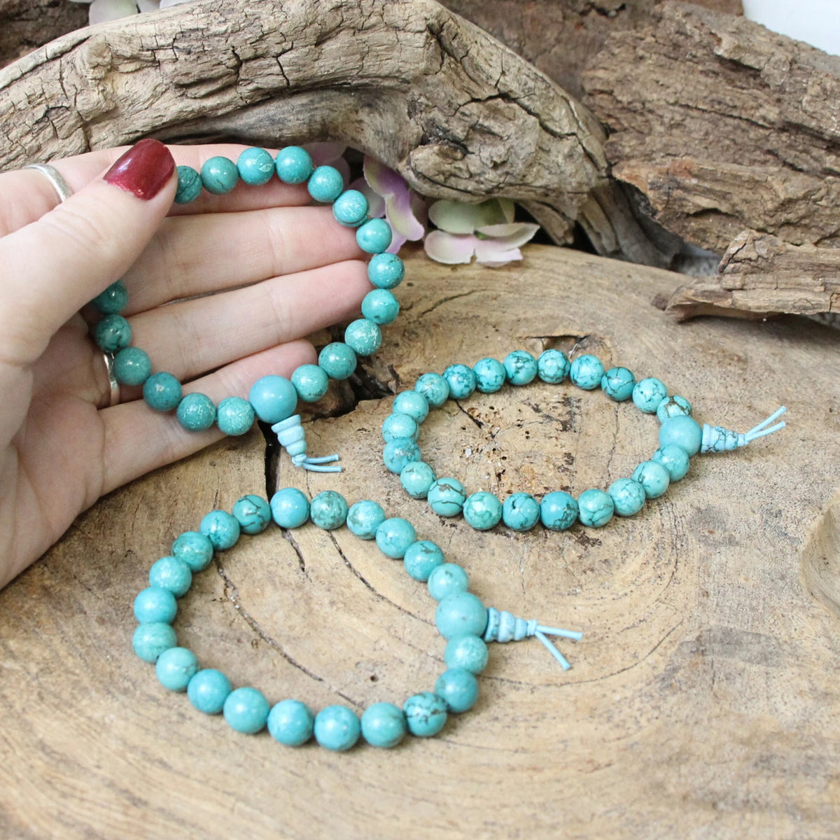 Howlit armband, blåfärgad, powerbead, kulor 8 mm, 18 cm