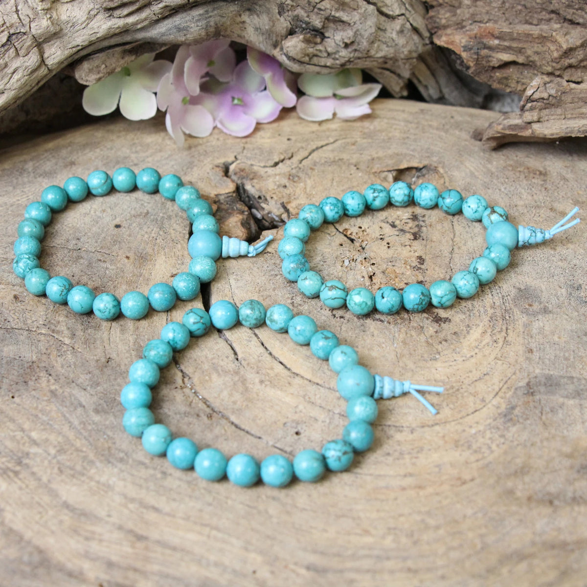 Howlit armband, blåfärgad, powerbead, kulor 8 mm, 18 cm
