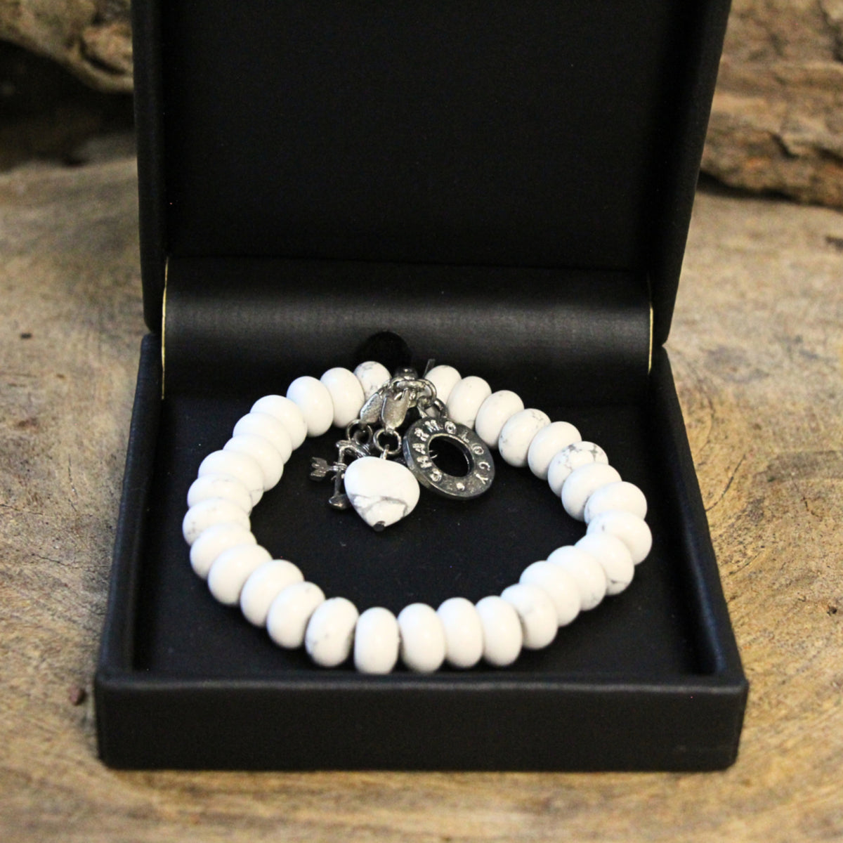 Howlit armband, Ruby Mania nr 5, runda kulor