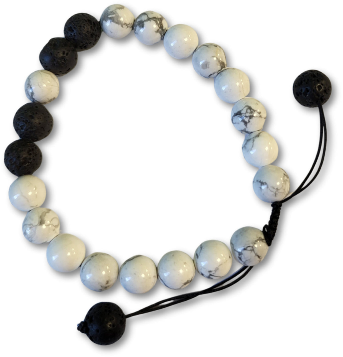 Howlit armband i shamballastil med lavasten, vit och svart