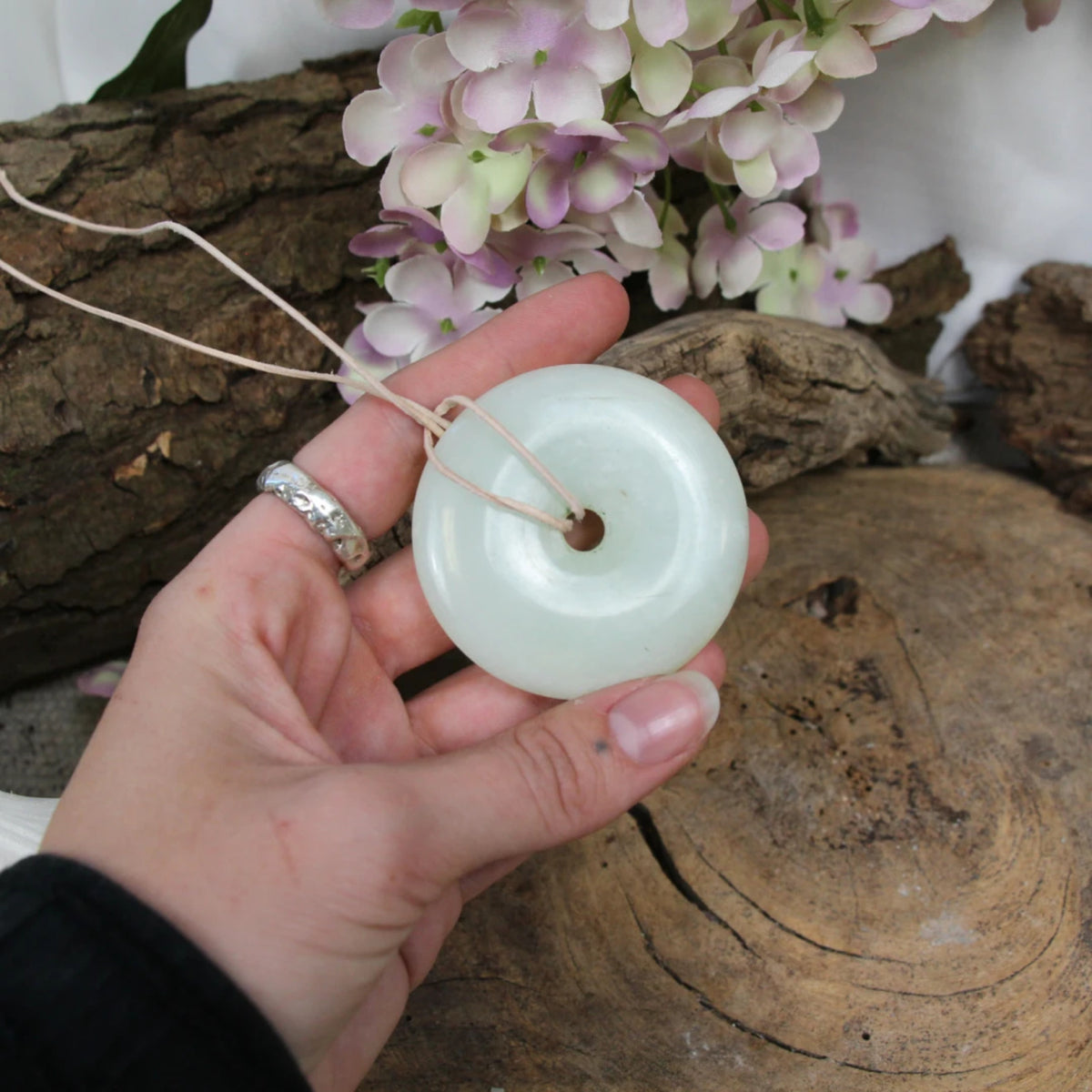 Jade donut på läderband, 5 till 6 cm