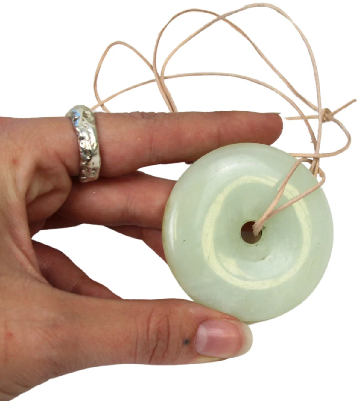 Jade donut på läderband, 5 till 6 cm