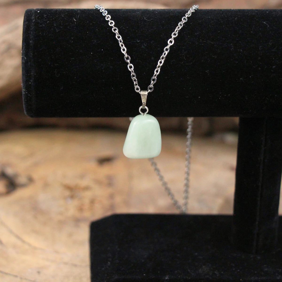Jade hänge, grön borrad sten, 1,7 cm