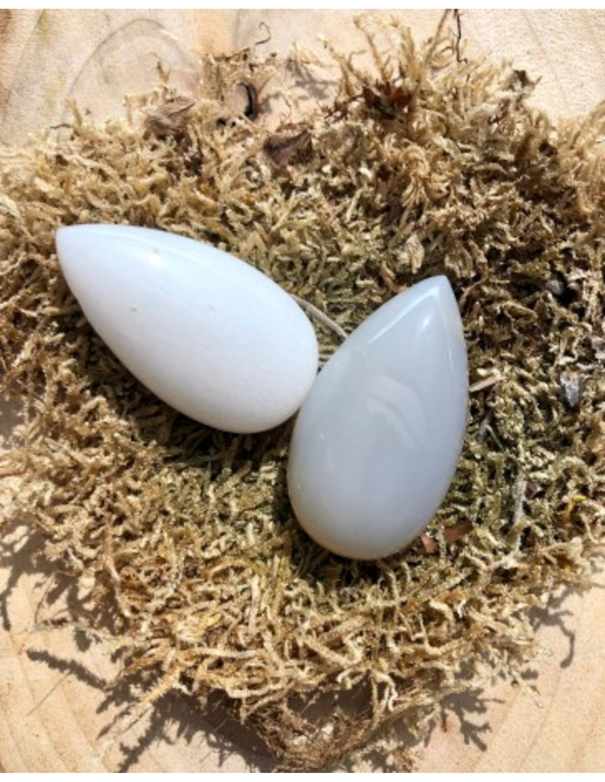Jade hänge, vit droppe, 4 cm