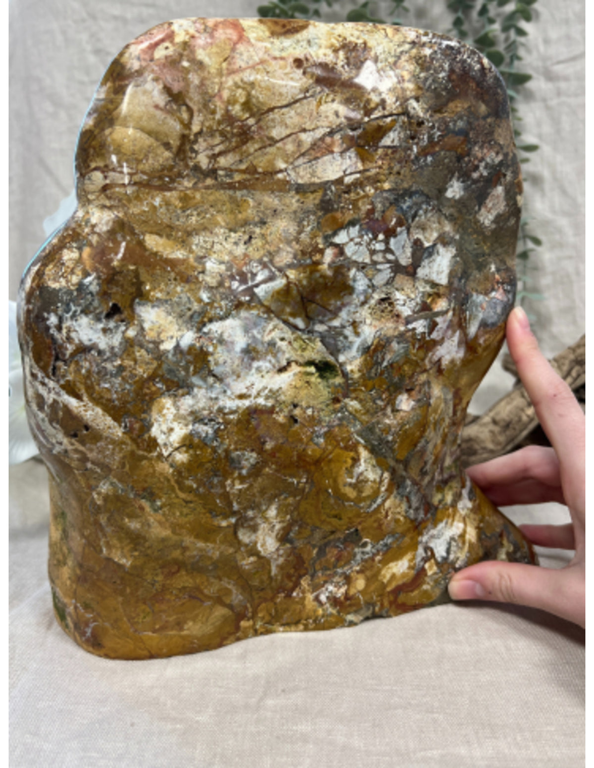 Gul jaspis skulptur, 28 cm, 7,15 kg, nr 02