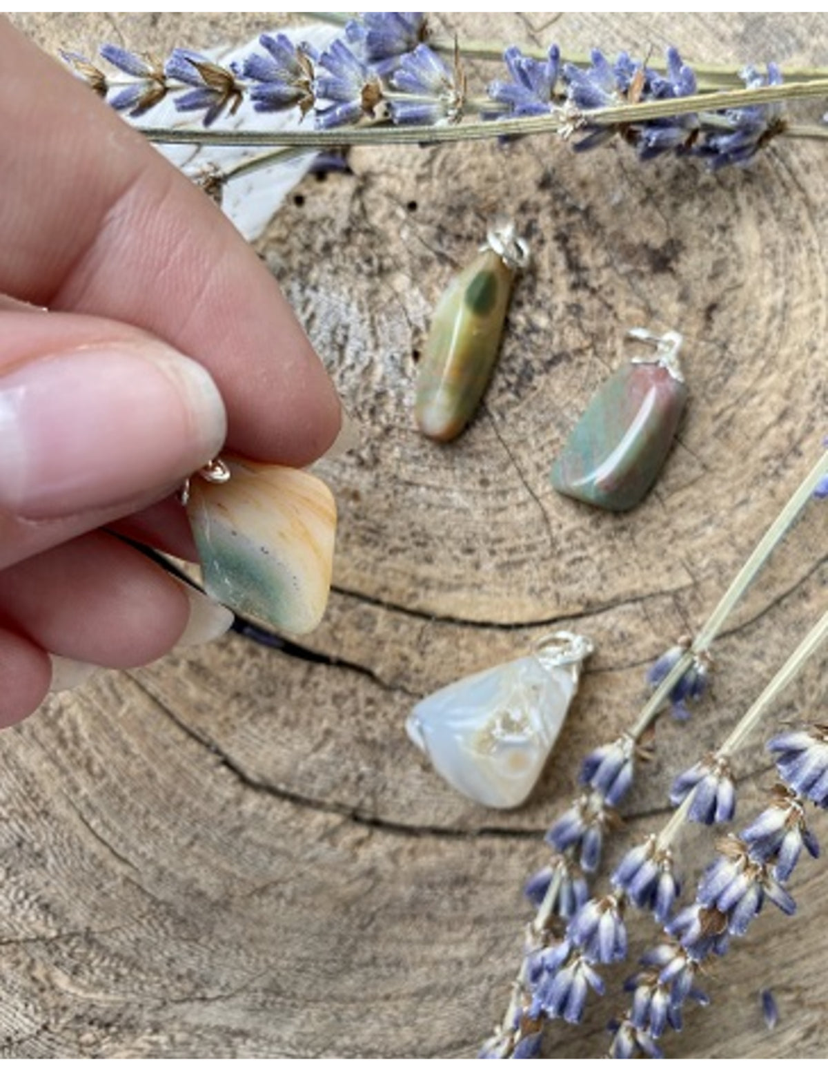 Oceanjaspis hänge, mångfärgad, 3 till 4 cm