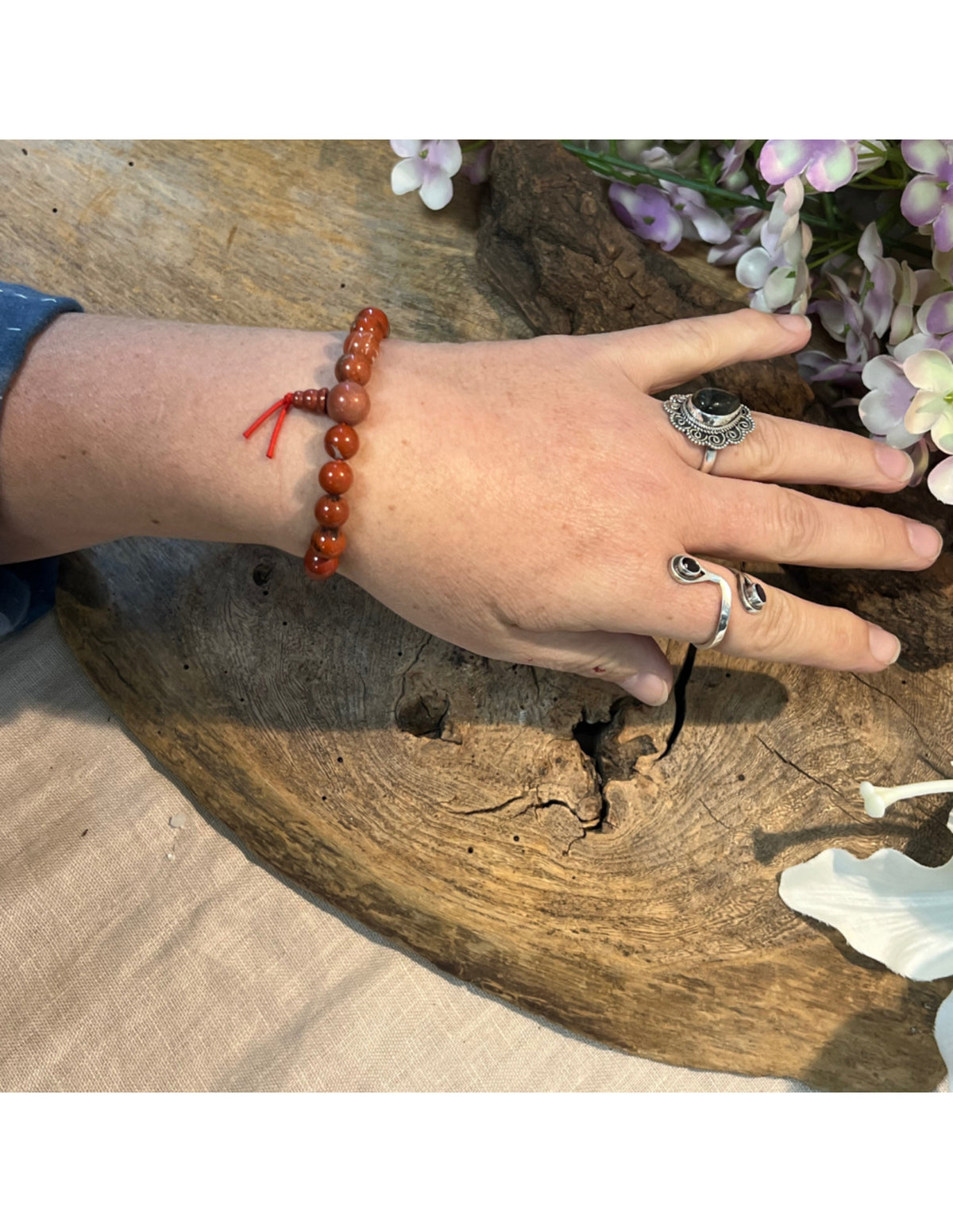 Röd jaspis armband med runda pärlor, 8 mm, 18 cm
