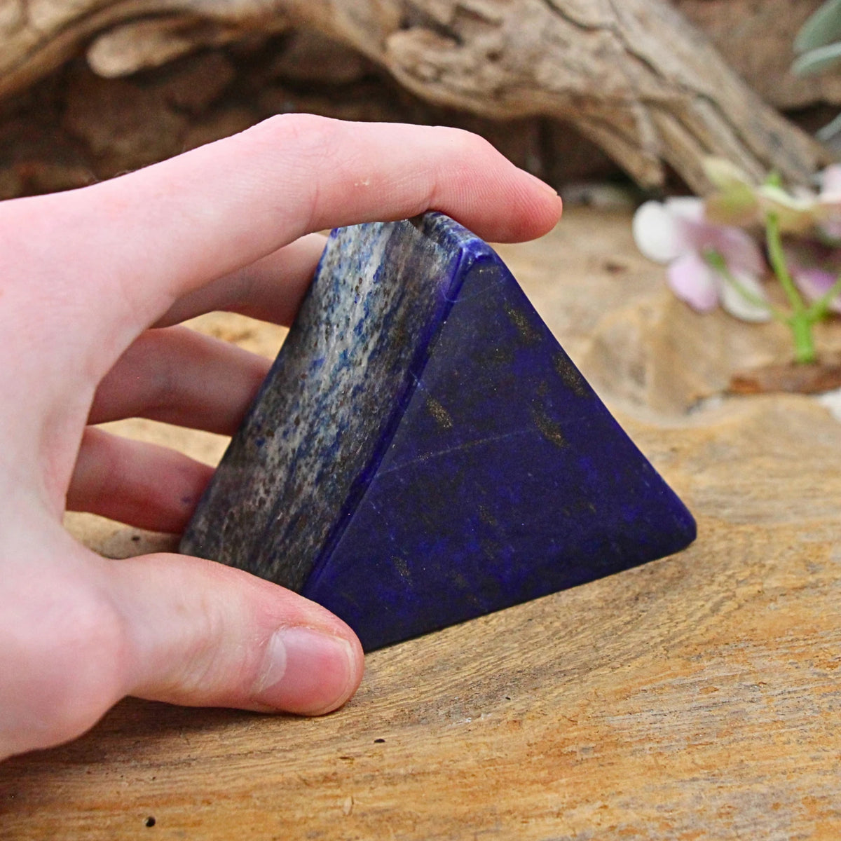 Lapis lazuli skulptur, 8 x 7 x 4,5 cm, nr 28