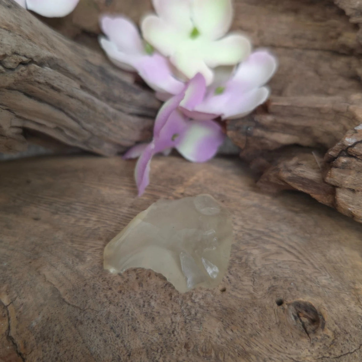Libyskt glas, naturligt glas, ca 3 cm, nr 19