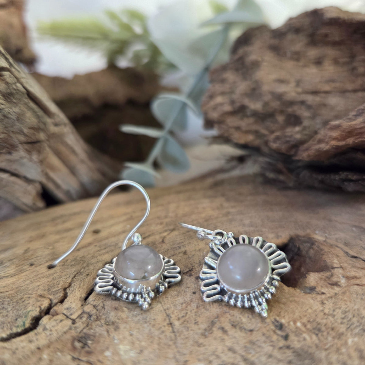 Grå månsten örhängen i silver, påfågel, 3 cm