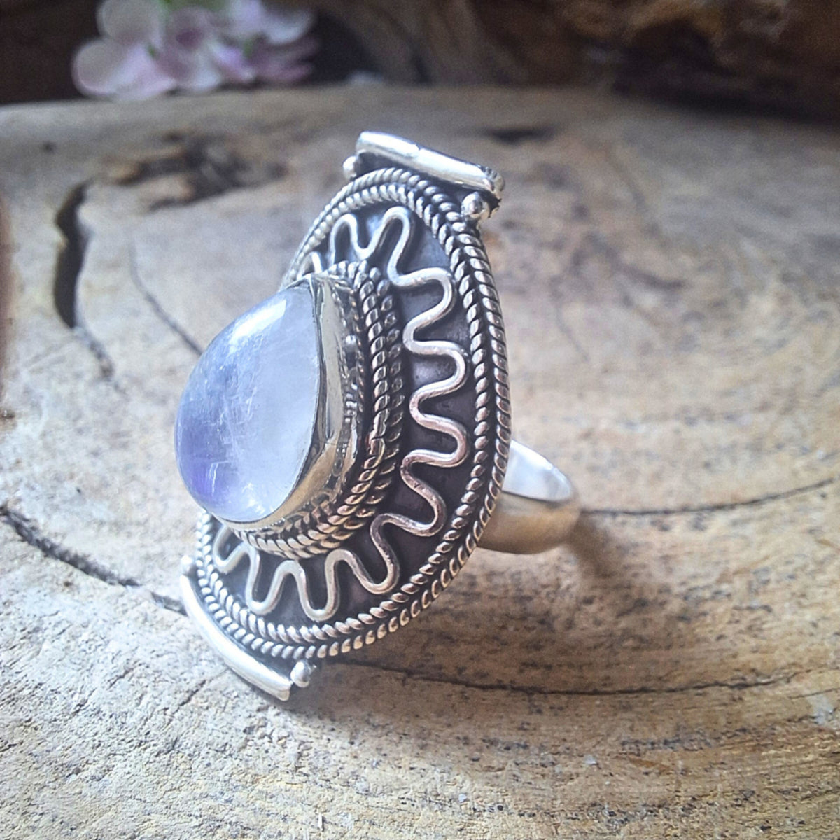 Regnbågsmånsten ring i silver, boho, storlek 19, nr 19