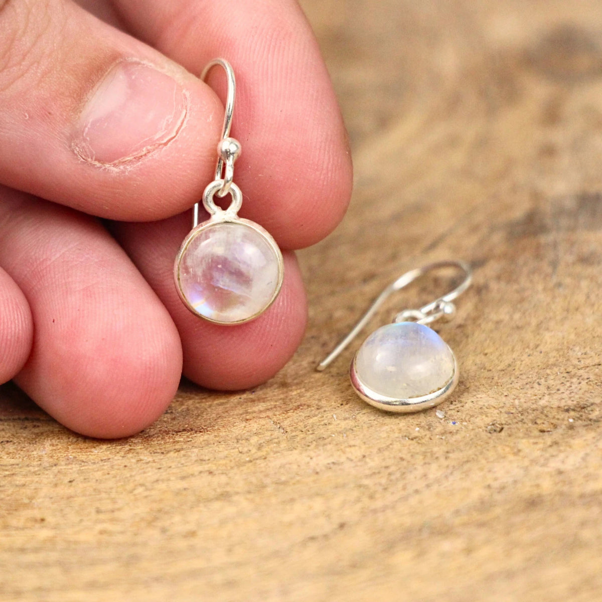Regnbågsmånsten örhängen i 925 silver, runda, 16 mm