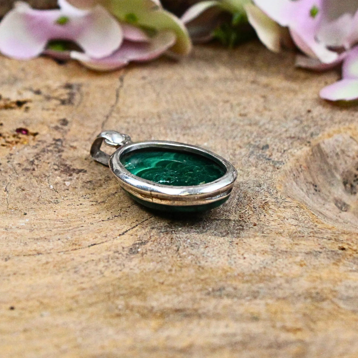 Malakit hänge i silver, oval, nr 08 (3,2 cm)