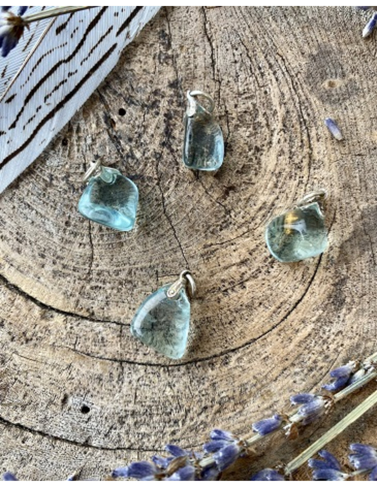 Syntetisk obsidian hänge (glas), blå