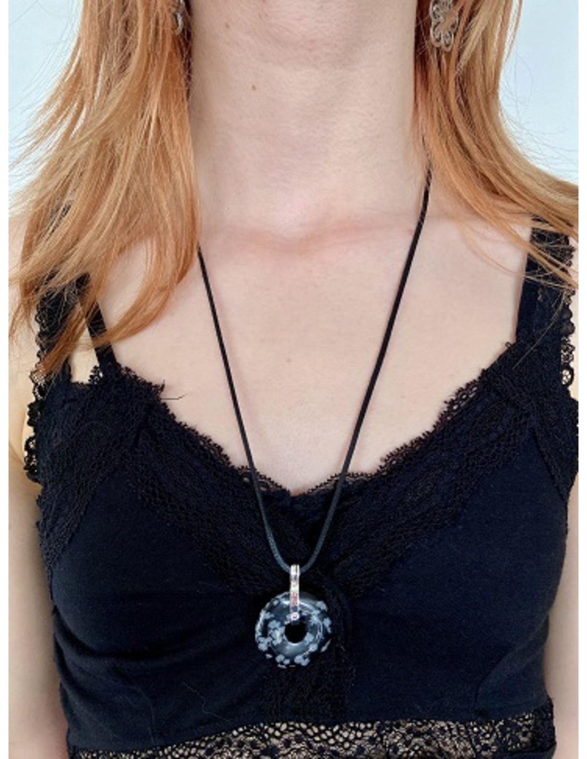 Obsidian donuthänge, snöflinga, 30 mm, justerbart band