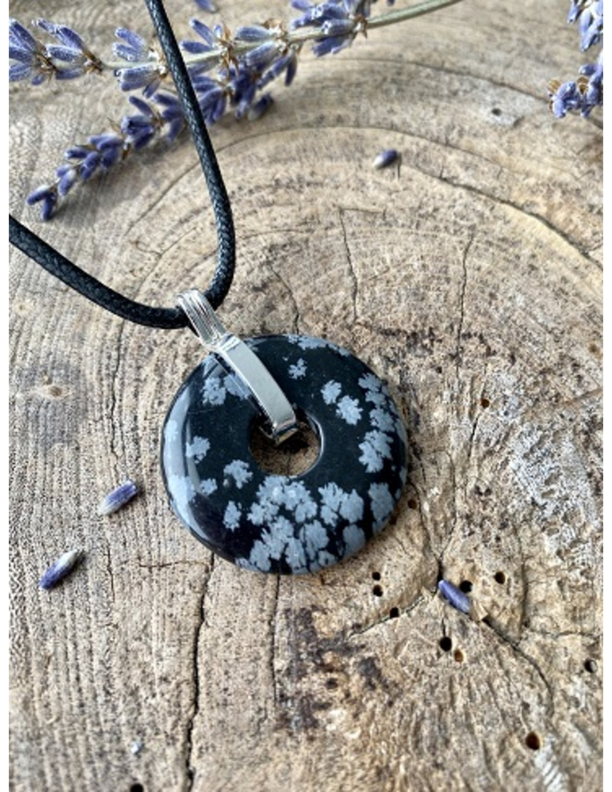 Obsidian donuthänge, snöflinga, 30 mm, justerbart band