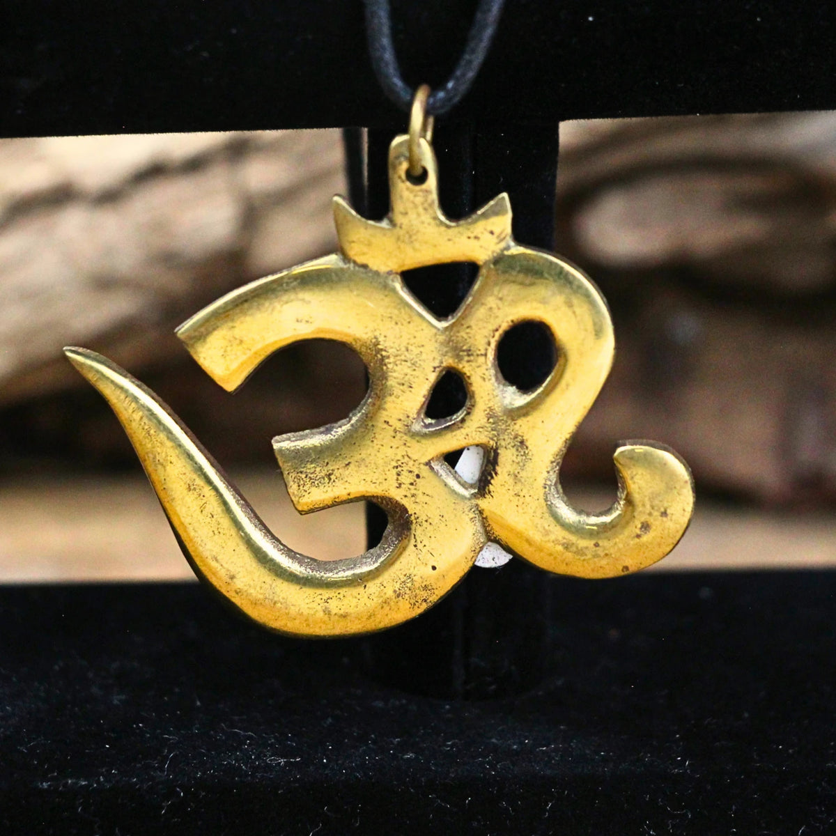Om-symbol hänge, guldfärgat, 5 x 5,8 cm, N11