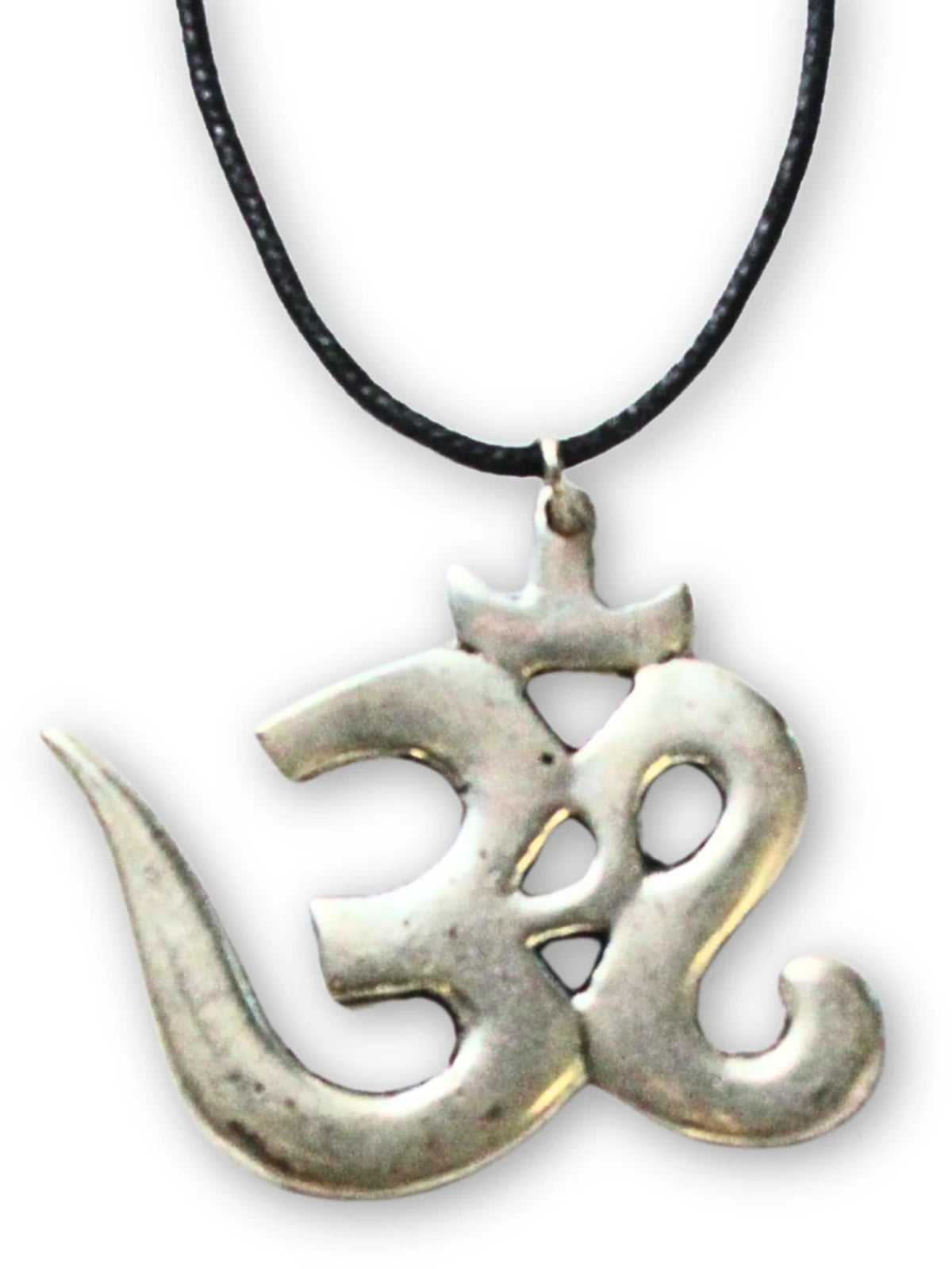 Ohm hänge i silverfärgad metall, 5,5 x 5,5 cm