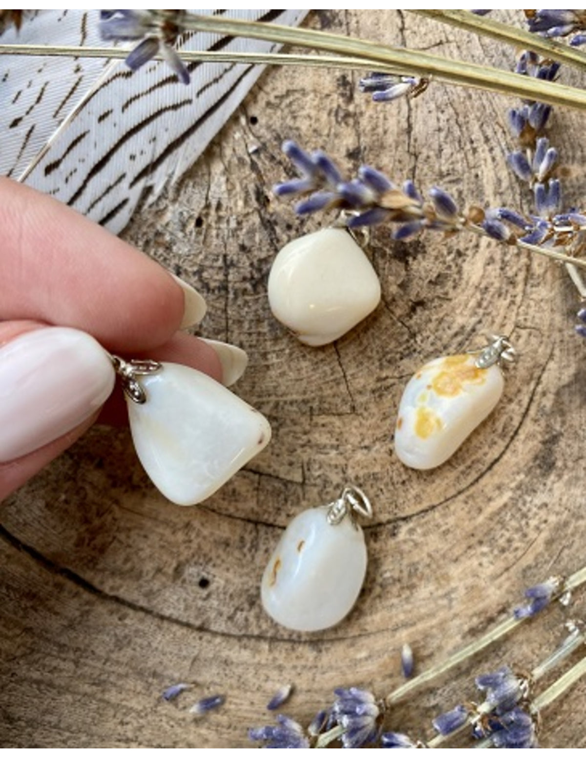 Opal hänge, vit med färgskimmer, 3 till 4 cm