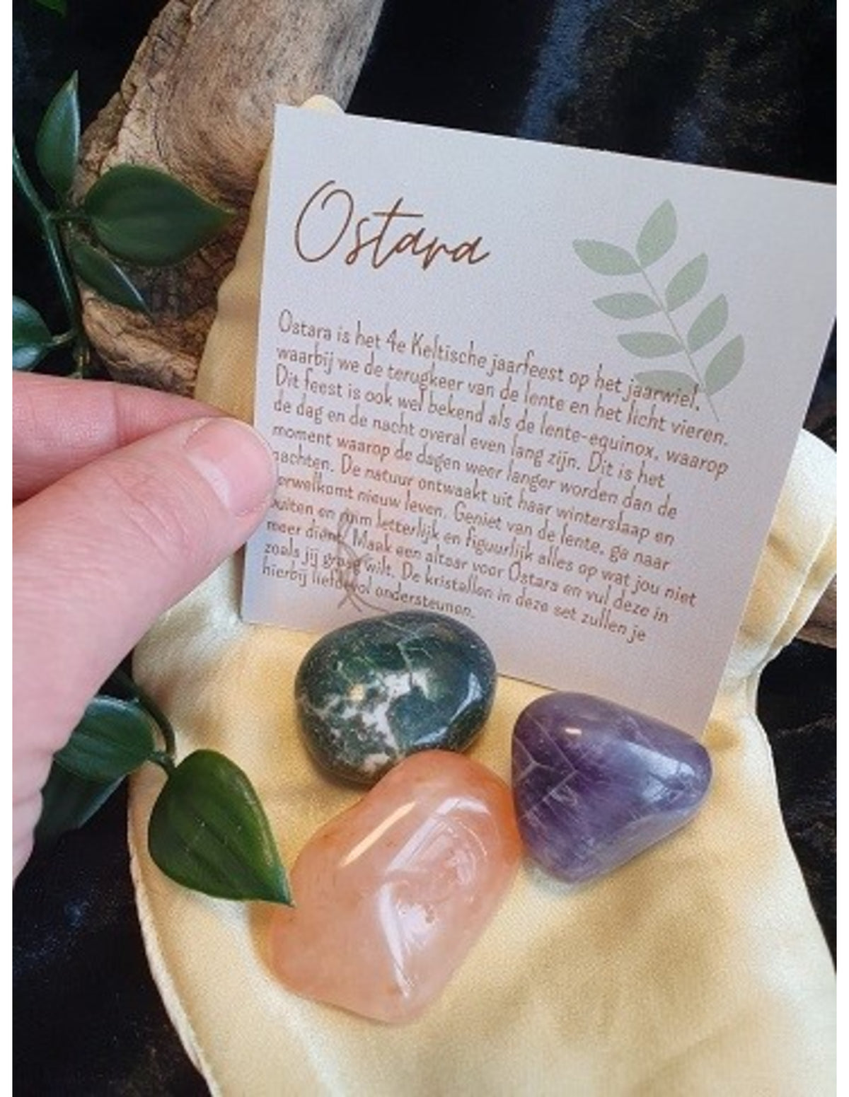 Trumlade stenar i set: mossagat, ametist och karneol, Ostara