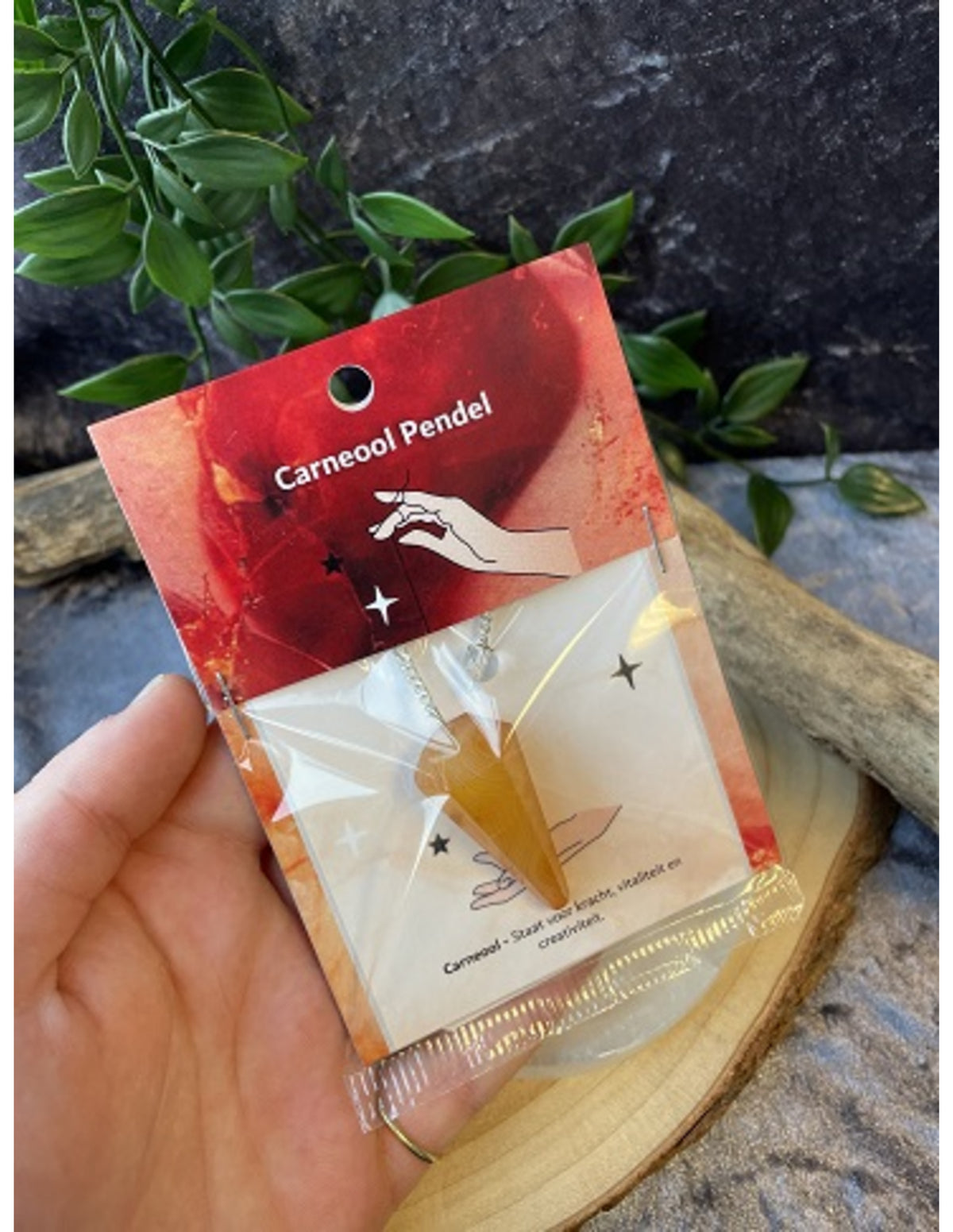 Karneol pendel på kort, fasettslipad, ca 4 cm, med kedja