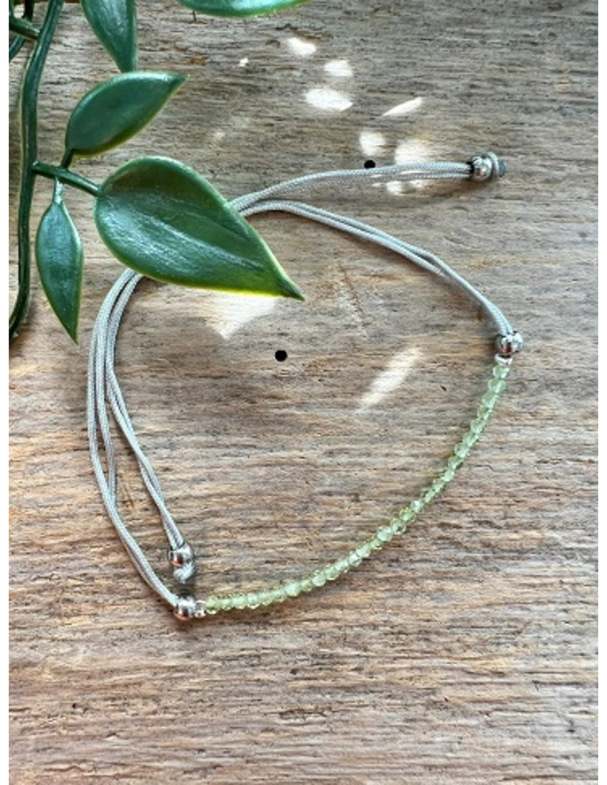 Peridot armband, fasettslipade stenar, justerbart, 5,5 cm