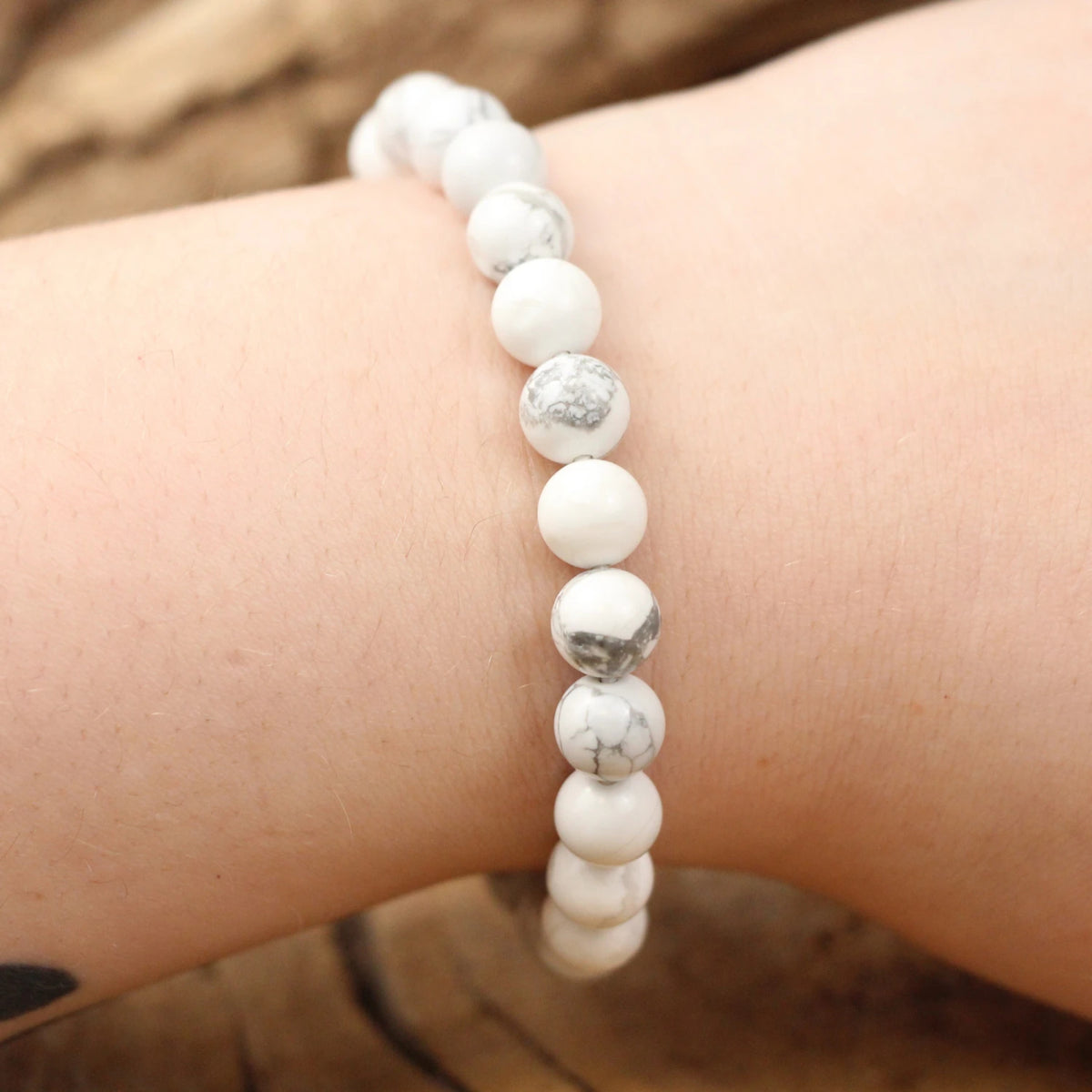 Howlit armband med runda pärlor, vit, 8 mm, 18 cm