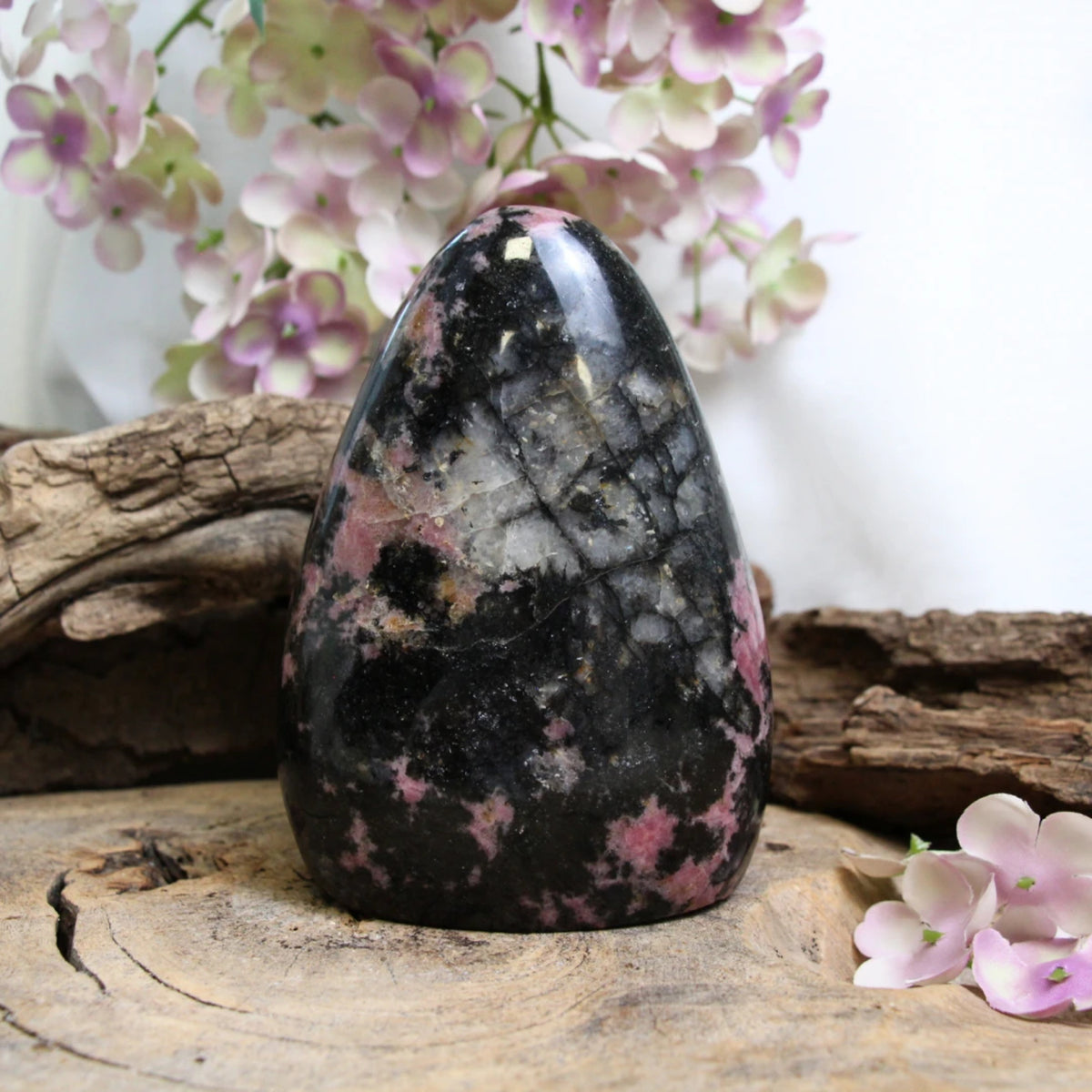 Rodonit skulptur, polerad, 12,2 cm, nr 8