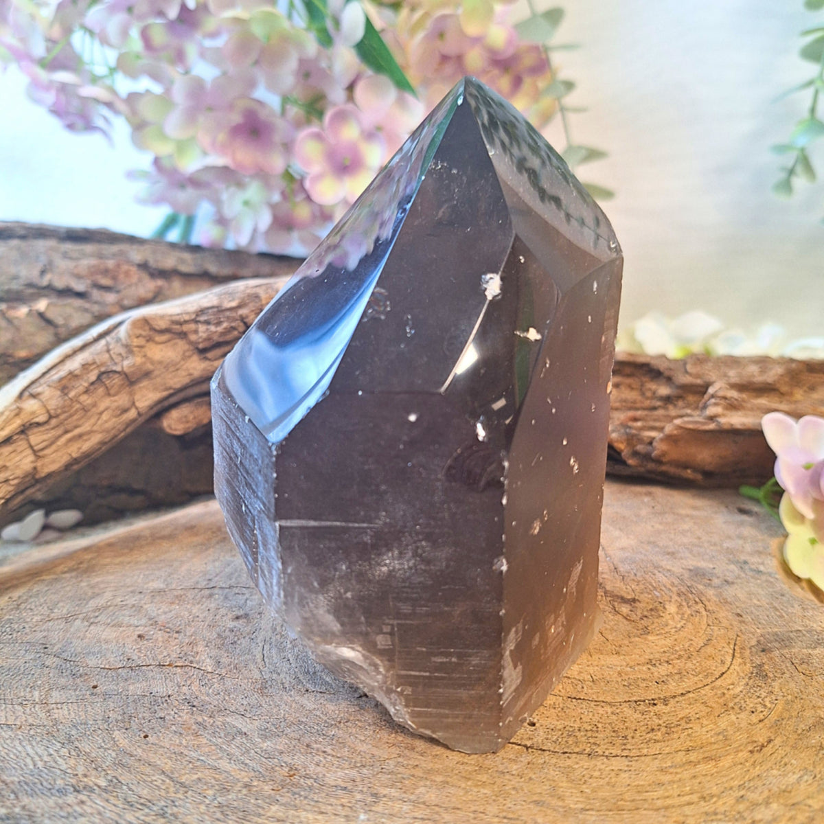 Rökkvarts spets, delvis polerad, 12,6 x 8,3 x 8 cm, nr 1