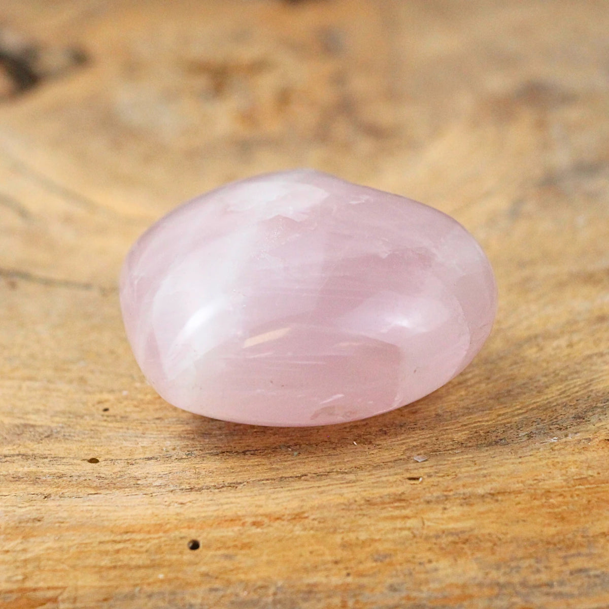 Rosenkvarts hjärta, 70 till 100 g, ca 5 cm
