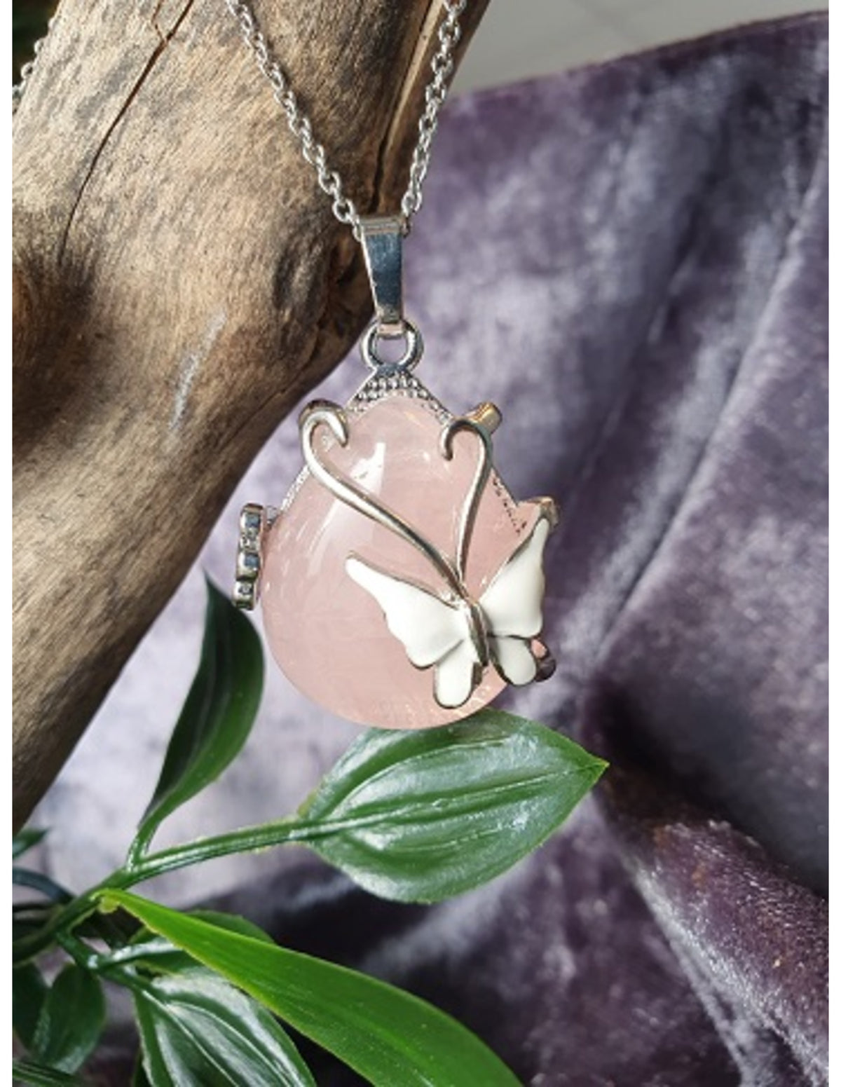 Rosenkvarts hänge, droppe, med fjäril och blomma