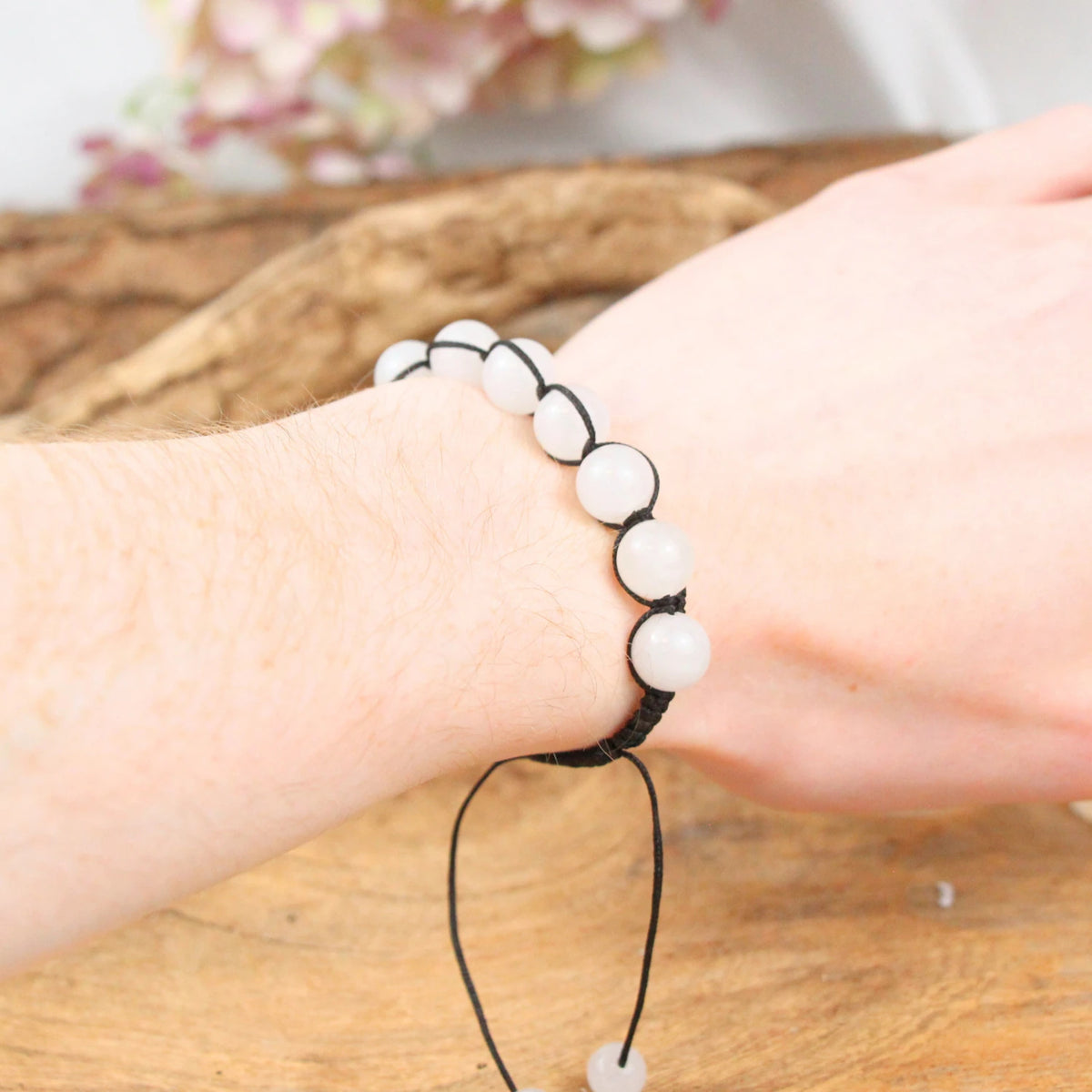 Jade armband i shamballastil, vita pärlor 10 mm, justerbart