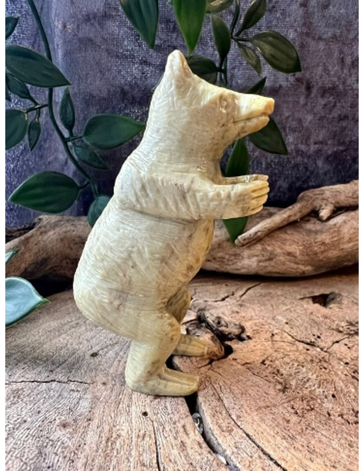 Täljsten björn, stående, färgad grön, 8,5 cm