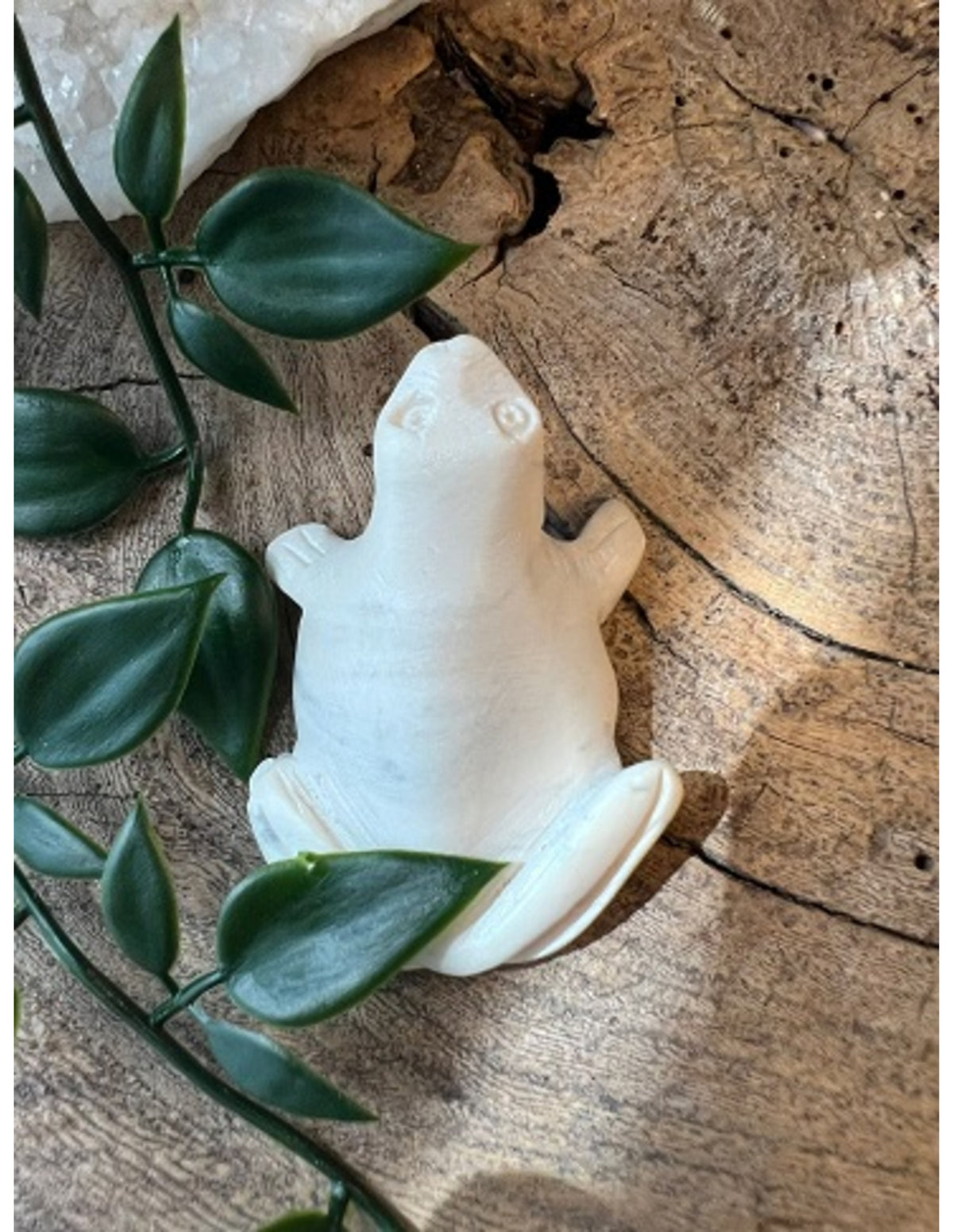 Täljsten figur, vit groda, 6 cm