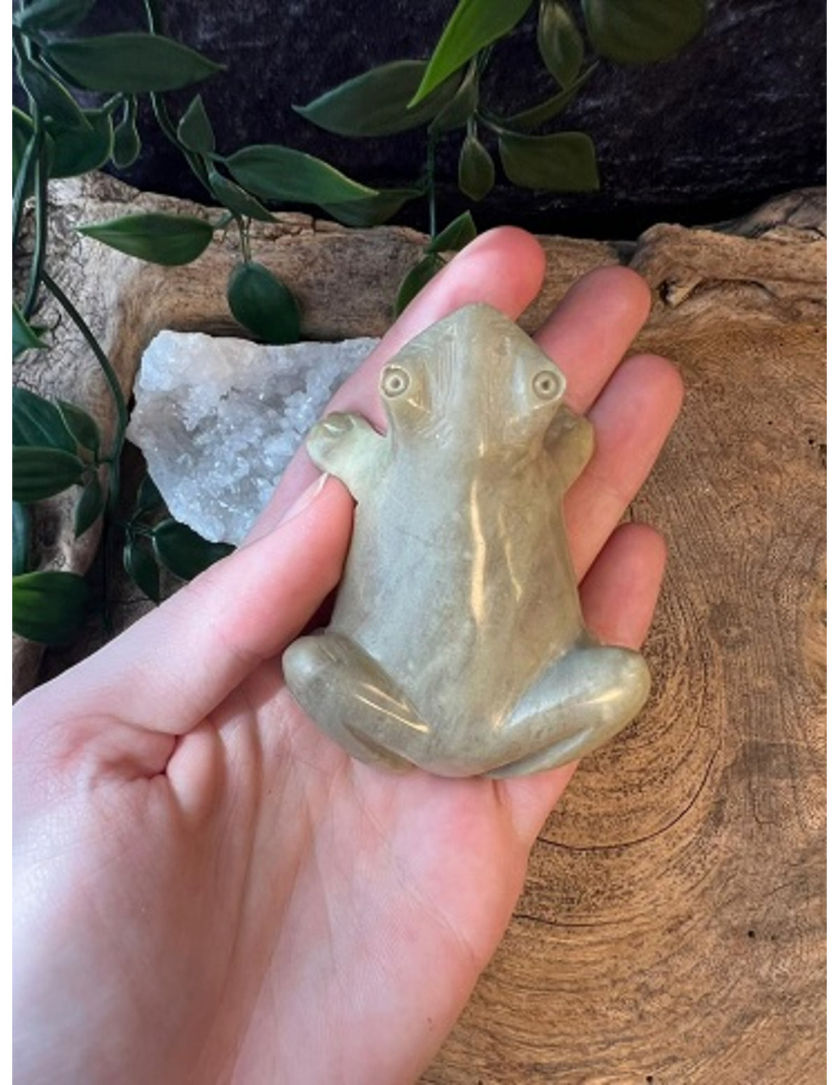 Täljsten figur, grön groda, 8 cm, ca 150 g