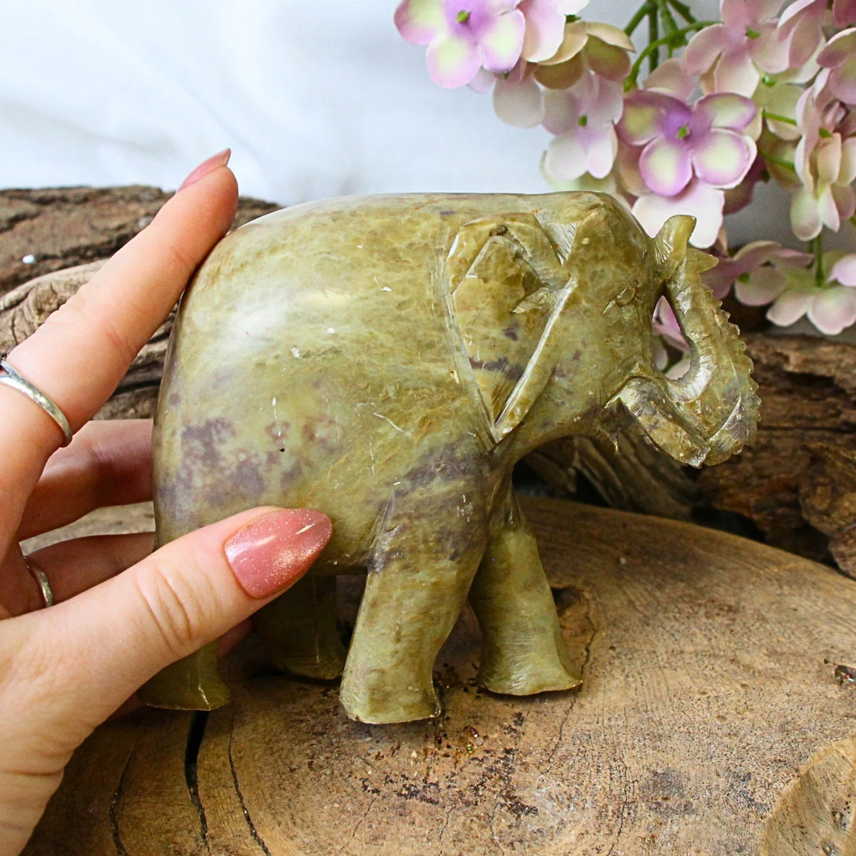 Täljsten figur, grön elefant, 10 cm