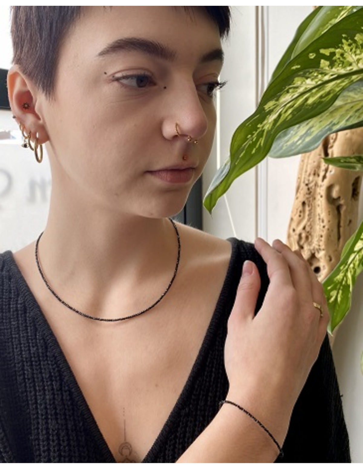 Spinell halsband i svart, små fasettslipade stenar, 44 cm