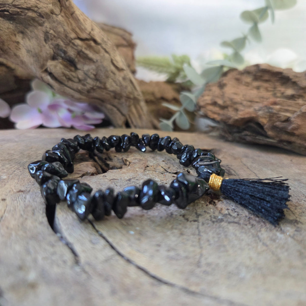 Svart turmalin armband med splitstenar och tofs