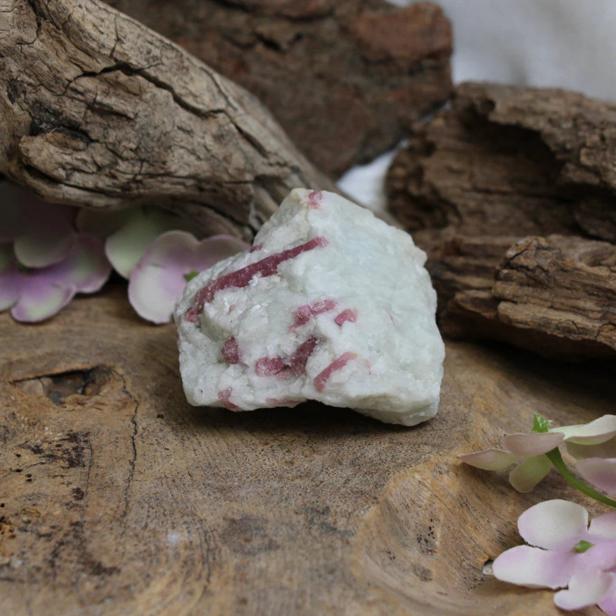 Rubellit rå, rosa turmalin, nr 14 (5,5 cm)