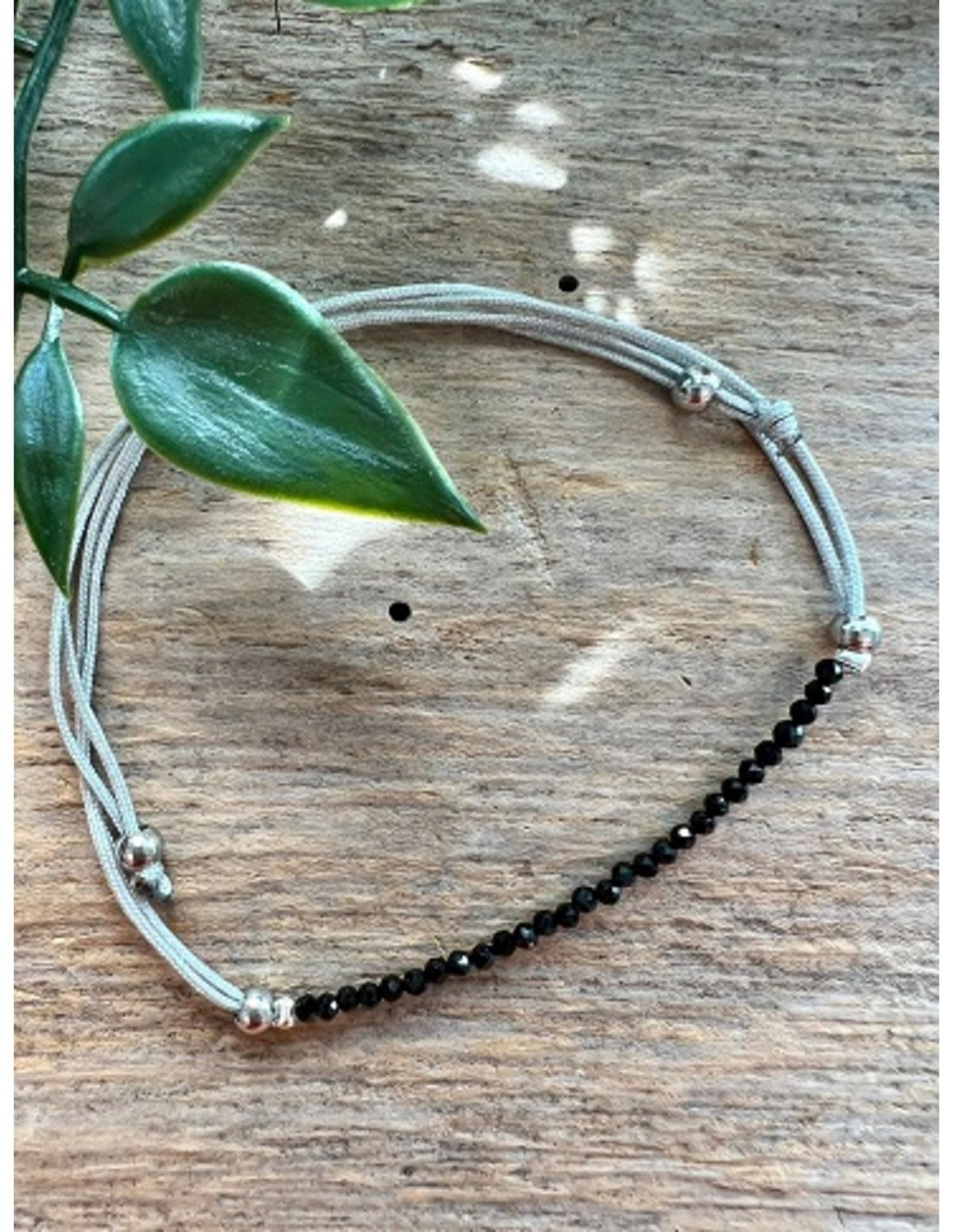 Svart turmalin armband med stålpärlor, justerbart