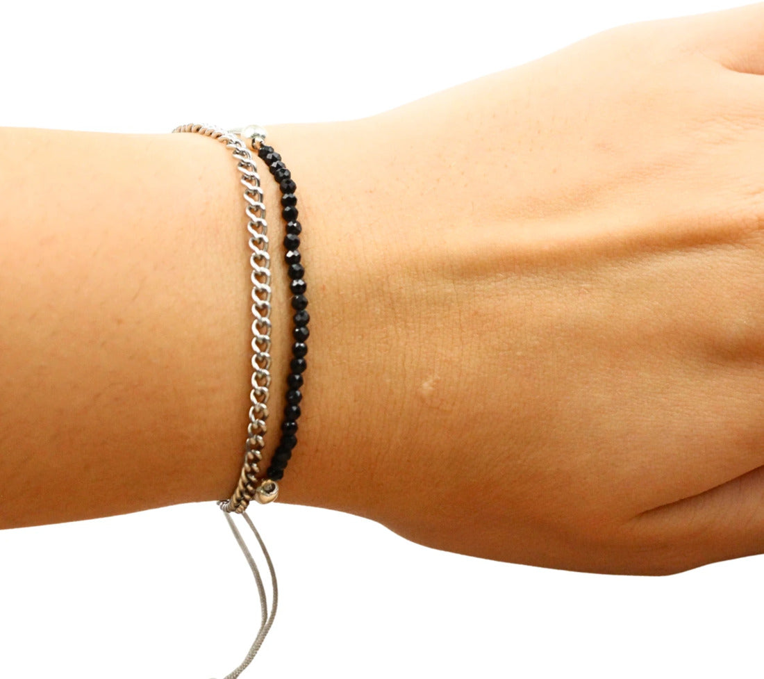 Svart turmalin armband med skjutknut, små facettslipade stenar