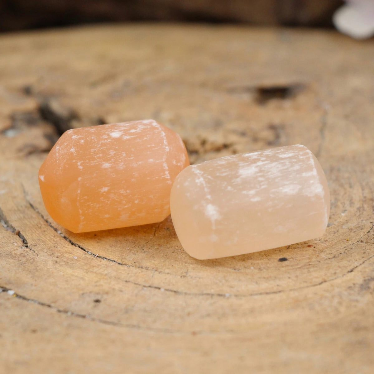 Selenit trumlade stenar, orange, 50 g
