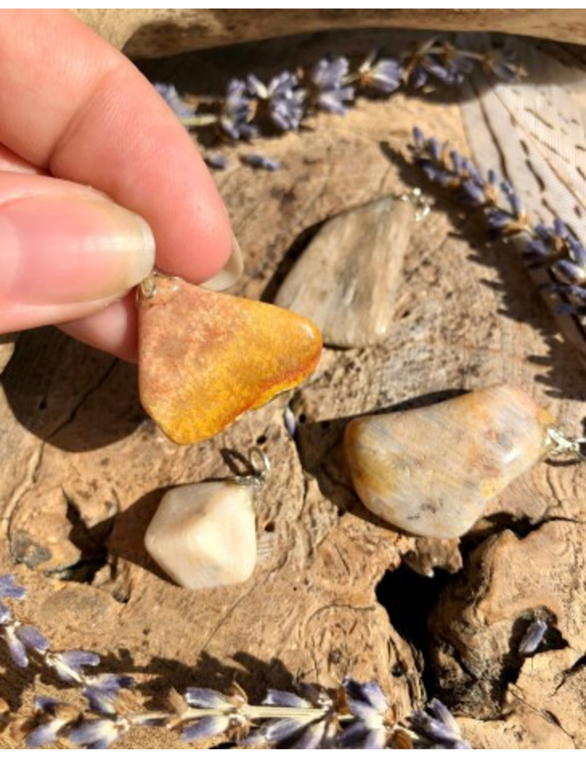 Fossil korall hänge, 3 till 5 cm, rödbrun